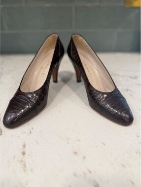 Vintage CHANEL Dark Brown Genuine Crocodile Leather Classic Heeled Pumps EU39